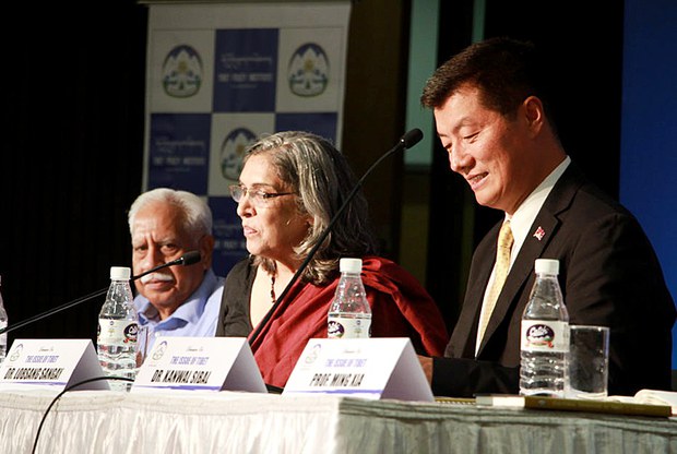 བོད་ནང་གི་རིག་གཞུང་རྩ་བརླག་ཅེས་པའི་དཔེ་དེབ་དབུ་འབྱེད་ཐོག་སྲིང་སྐྱོང་མཆོག་ཕེབས་པ། བོད་ནང་གི་རིག་གཞུང་རྩ་བརླག་ཅེས་པའི་དཔེ་དེབ་དབུ་འབྱེད་ཐོག་སྲིང་སྐྱོང་མཆོག་ཕེབས་པ།