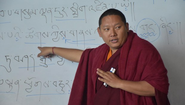 བཙན་བྱོལ་སྤྱི་ཚོགས་ནང་བོད་ཀྱི་ཡིག་སྐད་ཉམས་ཆག་གི་གནས་སྟངས།