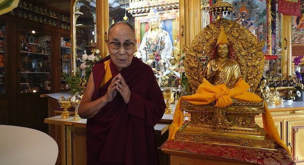 ༧གོང་ས་མཆོག་ལ་བཀའ་དྲིན་རྗེས་དྲན་ཆེད་གསེར་གྱི་སྐུ་བརྙན་ཞིག་ཕུལ་བ། ༧གོང་ས་མཆོག་ལ་བཀའ་དྲིན་རྗེས་དྲན་ཆེད་གསེར་གྱི་སྐུ་བརྙན་ཞིག་ཕུལ་བ།
