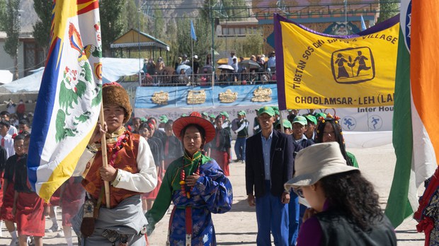 ལ་དྭགས་བོད་ཕྲུག་ཁྱིམ་སྡེའི་སློབ་གྲྭ།