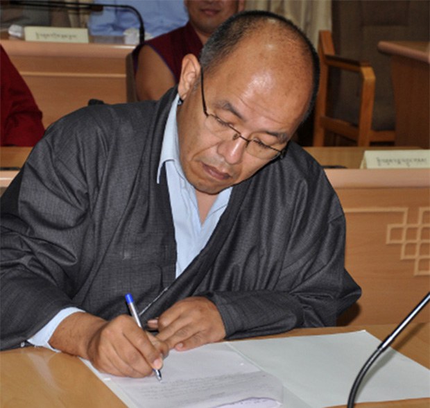 སྤྱི་ཟུར་བཀྲས་མཐོང་དབང་པོ་ལགས་ནས་ཞུ་གཏུགས། སྤྱི་ཟུར་བཀྲས་མཐོང་དབང་པོ་ལགས་ནས་ཞུ་གཏུགས།