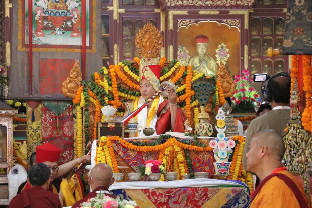 དཔལ་ས་སྐྱའི་འཁོན་གདུང་གོང་མ་ཛྙ་ན་བཛྲ་རིན་པོ་ཆེ་མཆོག་དཔལ་ས་སྐྱའི་ཁྲི་འཛིན་ཞེ་གསུམ་པའི་མཚན་གནས་དང་གསེར་ཁྲིར་མངའ་གསོལ་གནང་བ། དཔལ་ས་སྐྱའི་འཁོན་གདུང་གོང་མ་ཛྙ་ན་བཛྲ་རིན་པོ་ཆེ་མཆོག་དཔལ་ས་སྐྱའི་ཁྲི་འཛིན་ཞེ་གསུམ་པའི་མཚན་གནས་དང་གསེར་ཁྲིར་མངའ་གསོལ་གནང་བ།