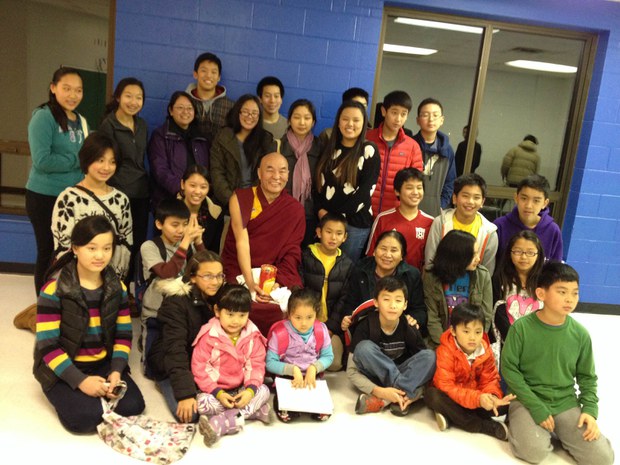 བོད་མི་མང་སྤྱི་འཐུས་ཐུབ་བསྟན་དབང་ཆེན་ལགས་དང་རྒྱལ་སའི་མངའ་ཁུལ་གྱི་བོད་རིགས་སློབ་ཕྲུག་རྣམས།