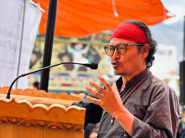 ལ་དྭགས་དམངས་ཁྲོད་དུ་བོད་དོན་ཆབ་སྲིད་ཀྱི་གོ་རྟོགས།