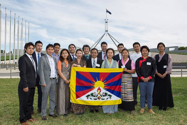 ཨའོ་སི་ཁྲོ་ལི་ཡའི་བོད་མི་དང་བོད་དོན་ལས་འགུལ། ཨའོ་སི་ཁྲོ་ལི་ཡའི་བོད་མི་དང་བོད་དོན་ལས་འགུལ།