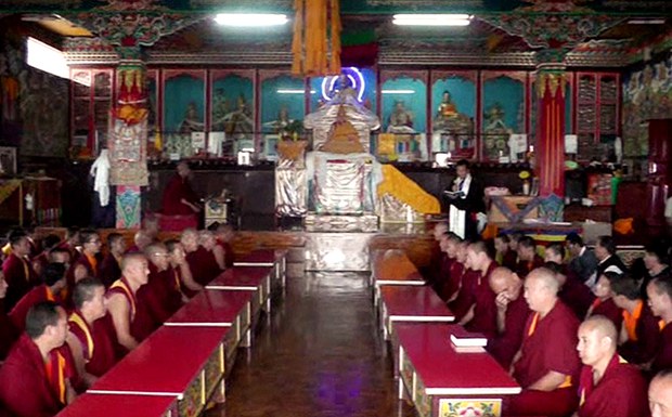སྒང་ཏོག་ས་གནས་སུ་ཞབས་རིམ་གསོག་བསྒྲུབ་གནང་བཞིན་པ། སྒང་ཏོག་ས་གནས་སུ་ཞབས་རིམ་གསོག་བསྒྲུབ་གནང་བཞིན་པ།