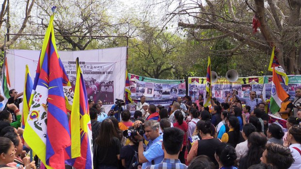 བོད་ནང་ས་བྱི་ཞི་ངོ་རྒོལ་ཆེན་མོ་བྱུང་ནས་ལོ་ངོ་༡༠འཁོར་བའི་དུས་དྲན་སྲུང་བརྩི་ཞུས་པ། བོད་ནང་ས་བྱི་ཞི་ངོ་རྒོལ་ཆེན་མོ་བྱུང་ནས་ལོ་ངོ་༡༠འཁོར་བའི་དུས་དྲན་སྲུང་བརྩི་ཞུས་པ།