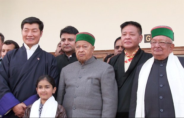 སྤྱི་འཐུས་ལྷན་ཚོགས་ནས་ཧི་མ་ཅལ་མངའ་སྡེ་གཞུང་ལ་གསོལ་སྟོན་བཤམ་པ། སྤྱི་འཐུས་ལྷན་ཚོགས་ནས་ཧི་མ་ཅལ་མངའ་སྡེ་གཞུང་ལ་གསོལ་སྟོན་བཤམ་པ།
