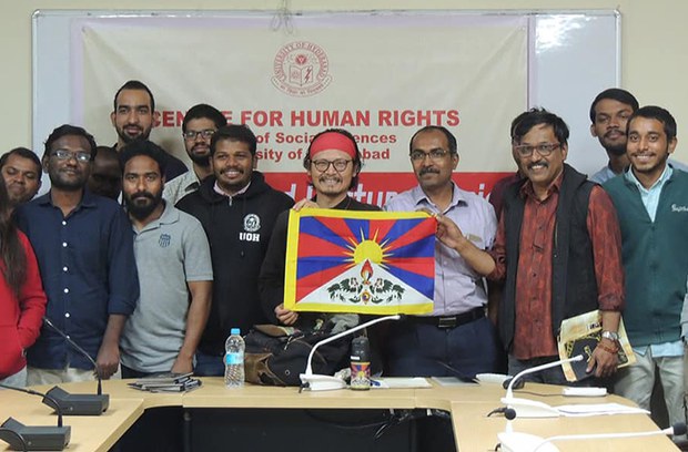 རྩོམ་པ་པོ་བསྟན་འཛིན་བརྩོན་འགྲུས་ལགས་རྒྱ་གར་མཐོ་རིམ་སློབ་གྲྭ་ཁག་ནང་གཏམ་བཤད་སྐོར་བསྐྱོད། རྩོམ་པ་པོ་བསྟན་འཛིན་བརྩོན་འགྲུས་ལགས་རྒྱ་གར་མཐོ་རིམ་སློབ་གྲྭ་ཁག་ནང་གཏམ་བཤད་སྐོར་བསྐྱོད།