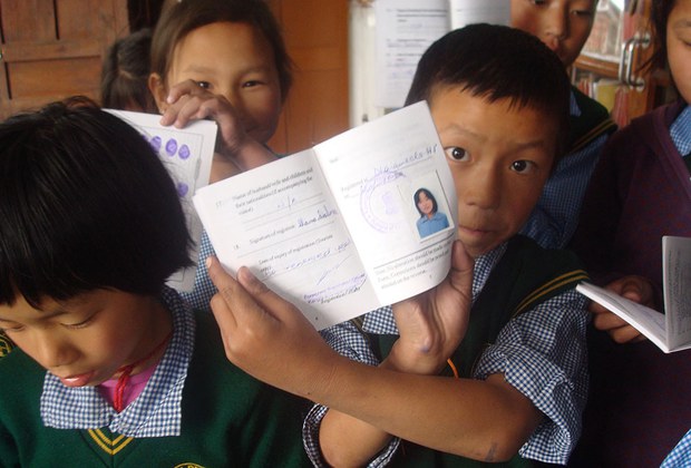 རྒྱ་གར་མི་སེར་ཀྱི་ལག་འཁྱེར་ཞུ་ཕྱོགས།