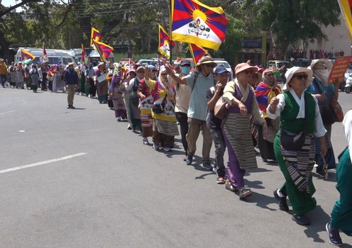 རྒྱ་གར་ལྷོ་ཕྱོགས་ཁུལ་དུ་བོད་མིའི་རང་དབང་སྒེར་ལང་གསུམ་བཅུའི་དུས་དྲན་ཐེངས་༦༦་པ་དེ་སྲུང་བརྩི་ཞུས་གནང་བ།