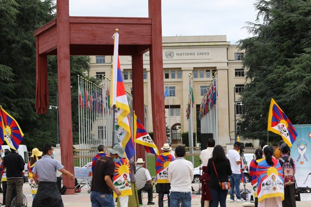 ཇི་ནི་ཝའི་ནང་བོད་མིས་ངོ་རྒོལ་སྐད་འབོད་གནང་བ། ཇི་ནི་ཝའི་ནང་བོད་མིས་ངོ་རྒོལ་སྐད་འབོད་གནང་བ།