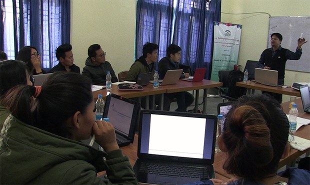 བོད་ན་གཞོན་ཁག་ཅིག་ལ་ཚོང་ལས་ཀྱི་སྦྱོང་བརྡར་གནང་འགོ་བཙུགས་ཡོད་པ། བོད་ན་གཞོན་ཁག་ཅིག་ལ་ཚོང་ལས་ཀྱི་སྦྱོང་བརྡར་གནང་འགོ་བཙུགས་ཡོད་པ།