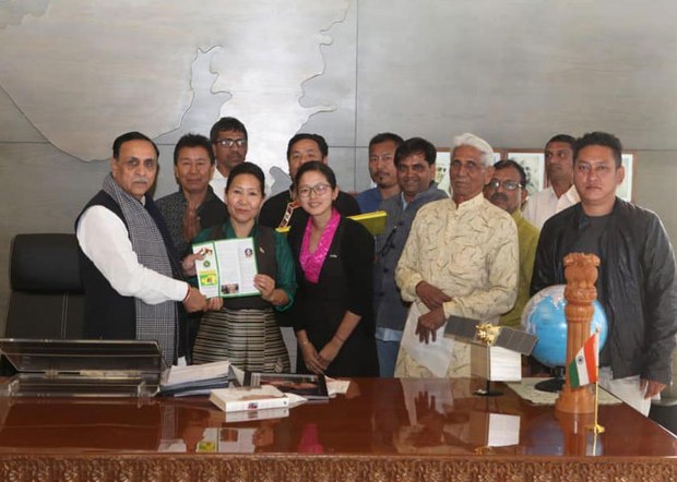 རྒྱ་གར་གུཇ་རཱཏ་མངའ་སྡེའི་ནང་ཞུ་གཏུག་གི་ལས་འགུལ། རྒྱ་གར་གུཇ་རཱཏ་མངའ་སྡེའི་ནང་ཞུ་གཏུག་གི་ལས་འགུལ།