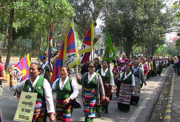ལྡི་ལིར་བོད་ཀྱི་བུད་མེད་སྒེར་ལངས་ཉིན་མོར་སྲུང་བརྩི་ཞུས་པ། ལྡི་ལིར་བོད་ཀྱི་བུད་མེད་སྒེར་ལངས་ཉིན་མོར་སྲུང་བརྩི་ཞུས་པ།