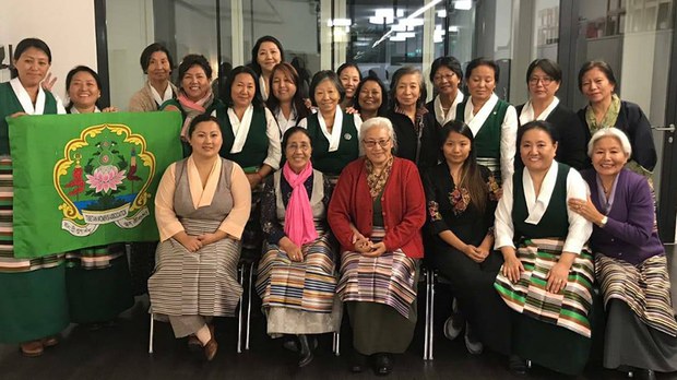 དབུས་བོད་ཀྱི་བུད་མེད་ལྷན་ཚོགས་ཀྱི་ཚོགས་གཙོ་ནས་སུ་སིའི་བུད་མེད་ལྷན་ཚོགས་ཀྱི་འགོ་ཁྲིད་དང་མཇལ་འཕྲད། དབུས་བོད་ཀྱི་བུད་མེད་ལྷན་ཚོགས་ཀྱི་ཚོགས་གཙོ་ནས་སུ་སིའི་བུད་མེད་ལྷན་ཚོགས་ཀྱི་འགོ་ཁྲིད་དང་མཇལ་འཕྲད།
