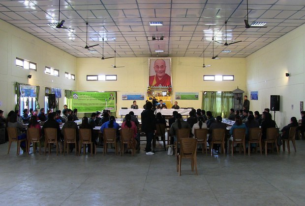 བཙན་བྱོལ་བོད་མིའི་སྨན་བཅོས་བལྟ་སྐྱོང་ལམ་སྟོན་ཐོག་སྦྱོང་བརྡར།
