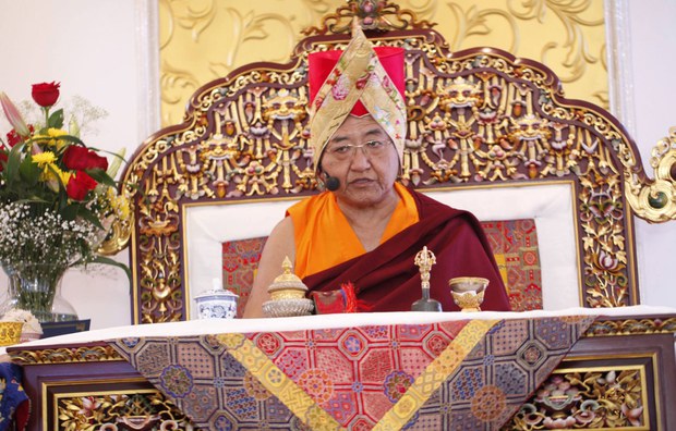 ས་སྐྱ་གོང་མ་རིན་པོ་ཆེ་མཆོག་ལ་བརྟན་བཞུགས་བསྟར་འབུལ་ཞུས་པ།