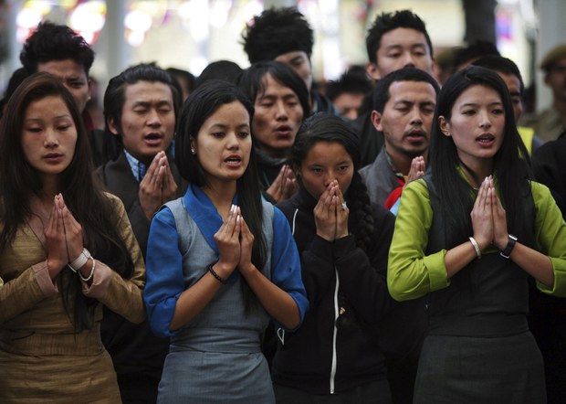 བོད་པའི་མི་རབས་གཞོན་པ་ཚོས་བོད་ཀྱི་འཐབ་རྩོད་རྒྱུན་འཁྱོངས་བྱེད་བཞིན་པ།