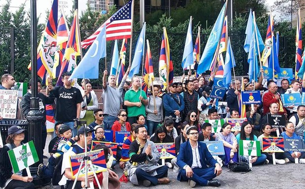 བོད་མི་གཙོས་ཚོགས་པ་དགུ་ཡིས་རྒྱ་ནག་ལ་ངོ་རྒོལ་གྱི་ལས་འགུལ་སྤེལ་བ། བོད་མི་གཙོས་ཚོགས་པ་དགུ་ཡིས་རྒྱ་ནག་ལ་ངོ་རྒོལ་གྱི་ལས་འགུལ་སྤེལ་བ།