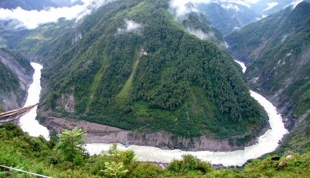 ཡར་ཀླུང་གཙང་པོའི་ཐོག་ཆུ་ཤུགས་གློག་འདོན་གྱི་ཆུ་རག་བསྐྲུན་འཆར་ལ་བཀག་འགོག་གི་སྙན་ཞུ།