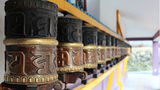 ཁུ་ནུའི་ནང་ནང་ཆོས་ལ་དོ་སྣང་ཆེ་རུ་འགྲོ་བཞིན་པ།