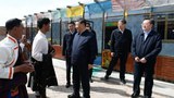ཞི་ཅིན་ཕིང་ཨ་མདོ་རྐང་ཚ་ཕྱོགས་སུ་བསྐྱོད་པ།