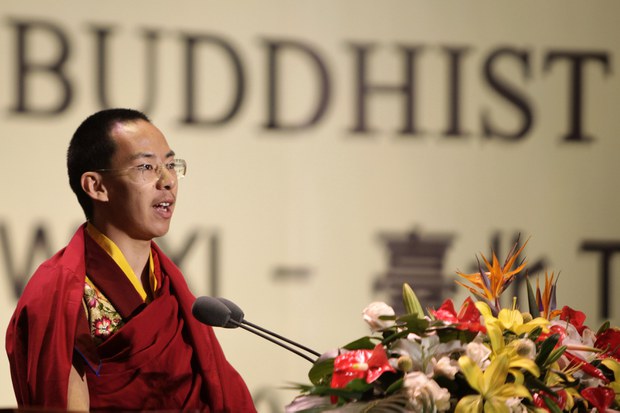 རྒྱ་ནག་གཞུང་གིས་པཎ་ཆེན་ཡང་སྲིད་དུ་བསྐོ་བཞག་བྱས་པའི་རྒྱལ་མཚན་ནོར་བུ་བེད་སྤྱོད་བྱེད་པ།