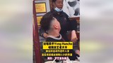 བོད་ཀྱི་སྒྱུ་རྩལ་གྱི་ལམ་ནས་སྒོར་མོ་སློང་མཁན་ཞིག་ལ་རྒྱ་ནག་གི་གཞས་མ་གཏམ་ལེན་མཁན་ཞིག་གིས་མཐོང་ཆུང་བཏང་ཡོད་པ།