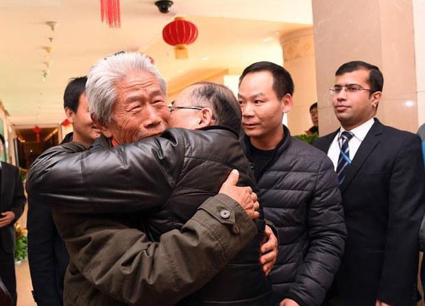ལོ་ལྔ་བཅུ་ལྷག་གི་རྗེས་རྒྱ་ནག་ལ་བསྐྱོད་ཐུབ་པ།