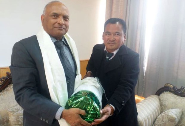 རྒྱ་གར་དབུས་གཞུང་གི་ལ་དྭགས་ཁུལ་གྱི་སྲིད་སྐྱོང་ལ་འཚམས་འདྲི་ཞུས། རྒྱ་གར་དབུས་གཞུང་གི་ལ་དྭགས་ཁུལ་གྱི་སྲིད་སྐྱོང་ལ་འཚམས་འདྲི་ཞུས།