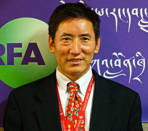 བོད་རང་སྐྱོང་ལྗོངས་དམར་ཤོག་ཚོགས་པའི་ཚོགས་མིི་ཁྲི༢༧ལྷག་ཡོད་པ། བོད་རང་སྐྱོང་ལྗོངས་དམར་ཤོག་ཚོགས་པའི་ཚོགས་མིི་ཁྲི༢༧ལྷག་ཡོད་པ།