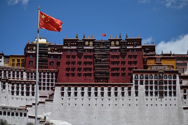 རྒྱ་ནག་གི་དབང་འོག་ཏུ་བོད་མི་ཚོར་མི་རིགས་དབྱེ་འབྱེད་ཀྱི་དཀའ་ངལ་དང་དེ་བཞིན་ཕོ་མོ་དབྱེ་འབྱེད་ཀྱི་དཀའ་ངལ་འཕྲད་བཞིན་པའི་སྐོར། རྒྱ་ནག་གི་དབང་འོག་ཏུ་བོད་མི་ཚོར་མི་རིགས་དབྱེ་འབྱེད་ཀྱི་དཀའ་ངལ་དང་དེ་བཞིན་ཕོ་མོ་དབྱེ་འབྱེད་ཀྱི་དཀའ་ངལ་འཕྲད་བཞིན་པའི་སྐོར།