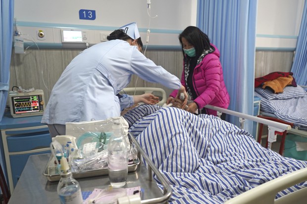 རྒྱ་ནག་ནང་སྨན་བཅོས་ལམ་ལུགས་དེ་བཞིན་ཁྱོན་ཡོངས་ནས་སྨན་རིན་སྤྲོད་མི་དགོས་པར་འགྱུར་བཅོས་བྱ་དགོས།
