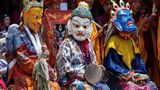 ཨ་རུ་ཎ་ཅལ་དང་ལ་དྭགས་ཀྱི་མི་མང་ནས་ལོ་གསར་སྲུང་བརྩི་ཞུས་ཕྱོགས།