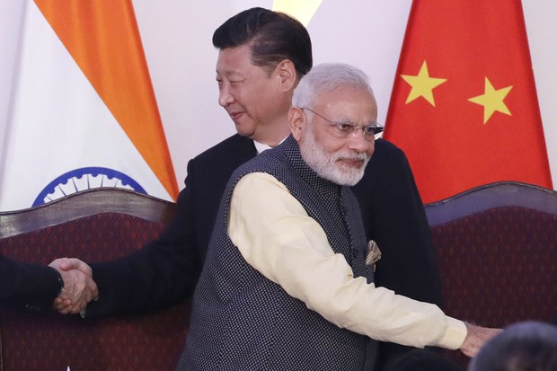 རྒྱ་དཀར་ནག་གཉིས་ཀྱི་དབར་ས་མཚམས་ཀྱི་དཀའ་རྙོག