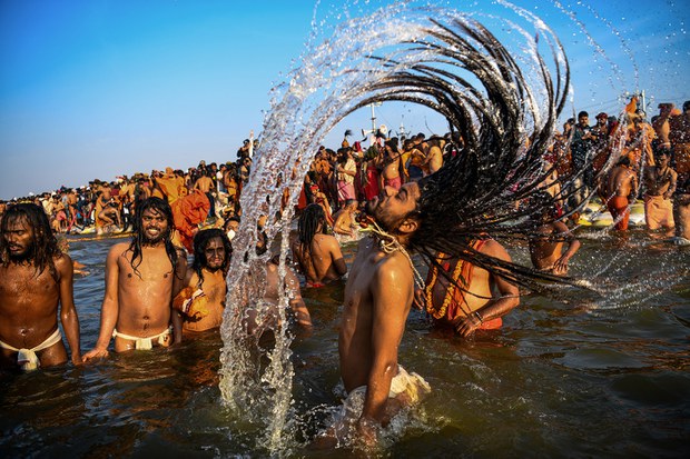 རྒྱ་གར་གྱི་ཧིན་རྡུའི་འདུ་འཛོམས་ཆེ་ཤེས་ཀུམྦྷ་མེ་ལྰ་འགོ་བཙུགས་ཡོད་པ། རྒྱ་གར་གྱི་ཧིན་རྡུའི་འདུ་འཛོམས་ཆེ་ཤེས་ཀུམྦྷ་མེ་ལྰ་འགོ་བཙུགས་ཡོད་པ།