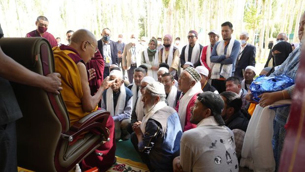རྒྱ་གར་བྱང་ཕྱོགས་ཀཤ་མིར་ནང་གི་ལྷ་ས་ཁ་ཆེ་བ་རྣམས་དང་ཁོང་རྣམས་ཀྱི་གཞིས་ཆགས་སྐོར། རྒྱ་གར་བྱང་ཕྱོགས་ཀཤ་མིར་ནང་གི་ལྷ་ས་ཁ་ཆེ་བ་རྣམས་དང་ཁོང་རྣམས་ཀྱི་གཞིས་ཆགས་སྐོར།