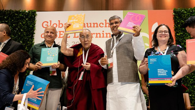 རྒྱ་གར་ནང་སློབ་གྲྭ་༥༠༠༠ཙམ་ནང་སྤྱི་ཚོགས་དང་སེམས་མྱོང་སྤྱོད་བཟང་གི་སློབ་གསོའི་བསླབ་གཞི་ལག་བསྟར་གནང་རྒྱུ། རྒྱ་གར་ནང་སློབ་གྲྭ་༥༠༠༠ཙམ་ནང་སྤྱི་ཚོགས་དང་སེམས་མྱོང་སྤྱོད་བཟང་གི་སློབ་གསོའི་བསླབ་གཞི་ལག་བསྟར་གནང་རྒྱུ།