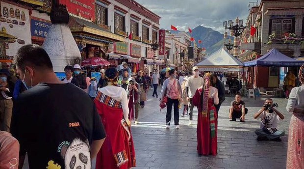 བོད་ལྗོངས་ཀྱི་མི་འབོར་བརྒྱ་ཆ་༢༢འཕར་ཡོད་ཚུལ་བཀོད་ཡོད་པ། བོད་ལྗོངས་ཀྱི་མི་འབོར་བརྒྱ་ཆ་༢༢འཕར་ཡོད་ཚུལ་བཀོད་ཡོད་པ།