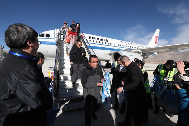 བོད་ནང་རྒྱ་ནག་གིས་ཡར་རྒྱས་གཏོང་དགོས་དོན་གཙོ་བོ་ནི་རྒྱ་ནག་རང་ཉིད་ཀྱི་ཁེ་ཕན་དོན་དུ་ཡིན། བོད་ནང་རྒྱ་ནག་གིས་ཡར་རྒྱས་གཏོང་དགོས་དོན་གཙོ་བོ་ནི་རྒྱ་ནག་རང་ཉིད་ཀྱི་ཁེ་ཕན་དོན་དུ་ཡིན།