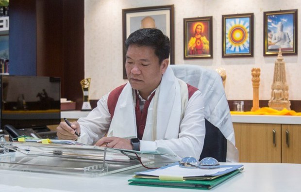 ཨ་རུ་ཎ་ཅལ་གྱི་སྤྱི་ཁྱབ་བློན་ཆེན་མཆོག་ལ་འཚམས་འདྲི་ཞུས་པ།