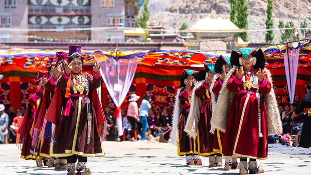བོད་ཡིག་དང་ལ་དྭགས་ཀྱི་རིག་གཞུང་གོ་རྟོག་སྤེལ་བའི་ལས་འགུལ། བོད་ཡིག་དང་ལ་དྭགས་ཀྱི་རིག་གཞུང་གོ་རྟོག་སྤེལ་བའི་ལས་འགུལ།