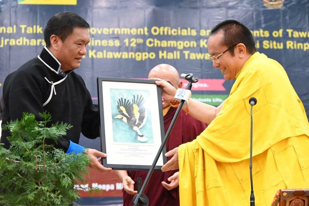 ཏའི་སི་ཏུ་རིན་པོ་ཆེ་མཆོག་མོན་ཡུལ་དུ་ཆིབས་བསྒྱུར།