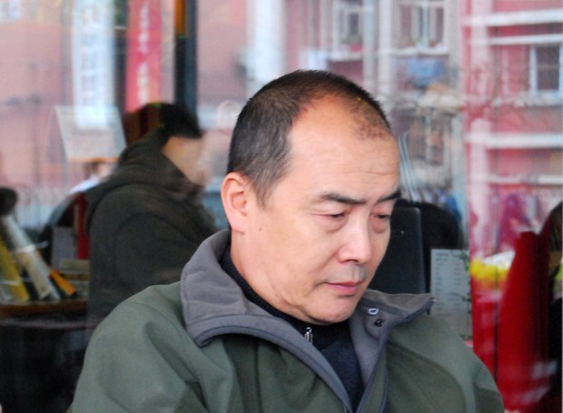 སྐད་འཕྲིན་ཐོག་གི་རྩ་བའི་བླ་མ།