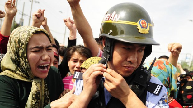 ས་གནས་ཡུ་གུར་བ་བཙན་ཁྲིད་བྱས་པ། ས་གནས་ཡུ་གུར་བ་བཙན་ཁྲིད་བྱས་པ།