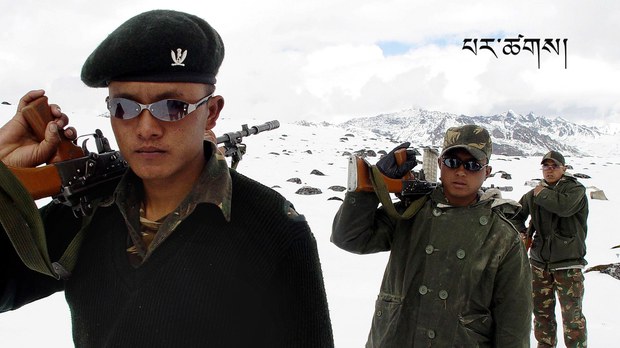 རྒྱ་ནག་གིས་ལ་དྭགས་ཀྱི་ཉེ་འཁྲིས་སུ་དམག་མི་འགྲེམས་འཇོག་བྱས་པར་བརྟེན་རྒྱ་གར་གྱིས་ཀྱང་དམག་མི་མང་དུ་བཏང་བ། རྒྱ་ནག་གིས་ལ་དྭགས་ཀྱི་ཉེ་འཁྲིས་སུ་དམག་མི་འགྲེམས་འཇོག་བྱས་པར་བརྟེན་རྒྱ་གར་གྱིས་ཀྱང་དམག་མི་མང་དུ་བཏང་བ།