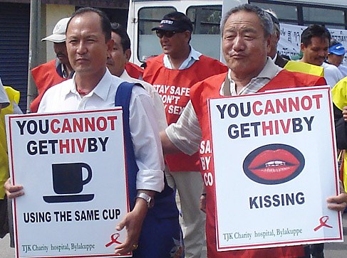 བོད་མིས་འཛམ་གླིང་ཨེེཛ་ཉིན་མོ་སྲུང་བརྩི། བོད་མིས་འཛམ་གླིང་ཨེེཛ་ཉིན་མོ་སྲུང་བརྩི།