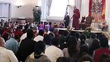 ༸གོང་ས་༸སྐྱབས་མགོན་ཆེན་པོ་མཆོག་ནས་ལྦར་ཇི་ནི་ཡ་དང་མེ་རི་ལེནྜ་ཁུལ་དུ་གནས་འཁོད་བོད་མི་རྣམས་བཀའ་སློབ་སྩོལ་བཞིན་པ།