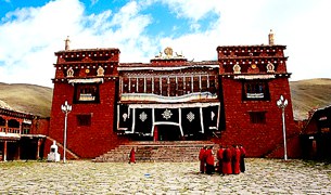 མདོ་ཁམས་འཇང་དགུན་ཆོས་ཆེན་མོ་ཚོཊ་བཞིན་པ། མདོ་ཁམས་འཇང་དགུན་ཆོས་ཆེན་མོ་ཚོཊ་བཞིན་པ།